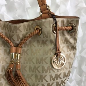 👑✨ MICHAEL KORS TOTE ✨👑
